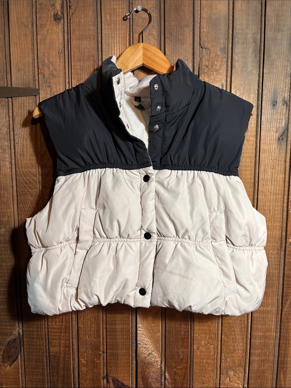 Divided Colorblock Puffer Vest - Black & Cream